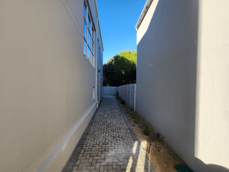 4 Bedroom Property for Sale in Flamingo Vlei Western Cape